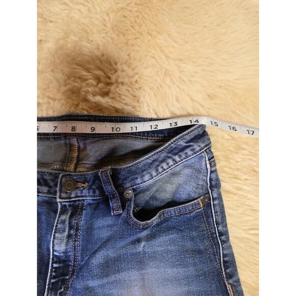 Miss Me embroidered Hem JEANS scalloped size 30 Cropped 28" Waist Low Rise - Picture 6 of 11